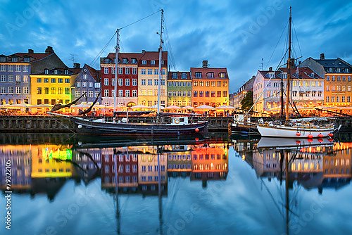Вечерний Копенгаген, Дания. Отражения в чистой воде