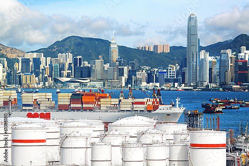 Нефтехранилище в порту Гонконга, Китай