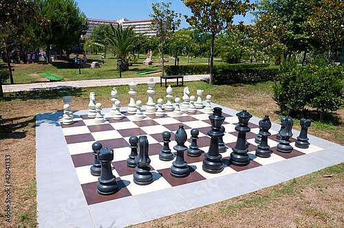 Большие шахматы в парке