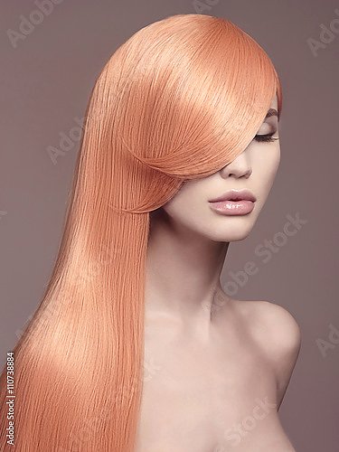 Длинные прямые волосы персикового цвета