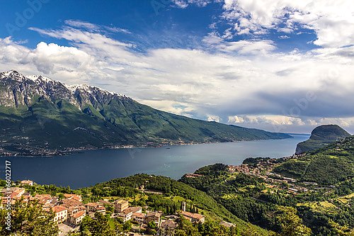 Италия. Озеро Гарда. Панорамный вид