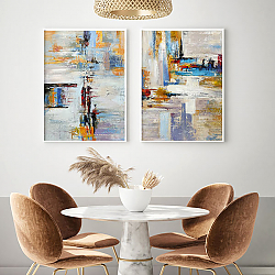«Яркие впечатления» в интерьере современной светлой гостиной над диваном