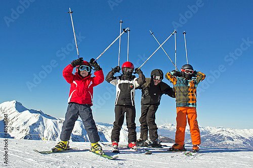 Группа горнолыжников