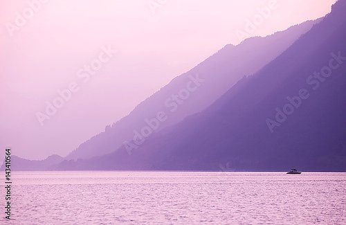 Постер Швейцария. Лодка на альпийском озере