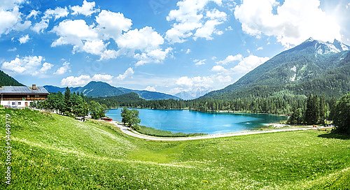 Германия, Бавария. Панорама с горным озером