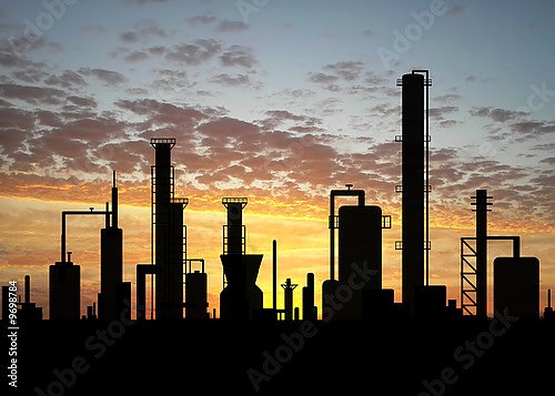 Нефтеперерабатывающий завод на закате