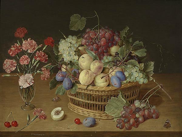 Натюрморт с фруктами в корзине и цветами в вазе