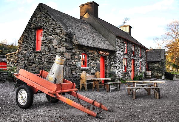 Ирландия. Традиционный дом в горах