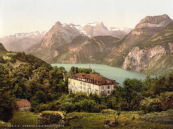 Швейцария. Дом у озера в лесу