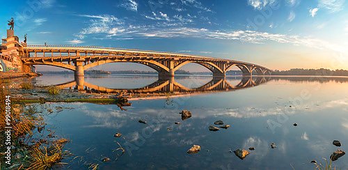 Украина, Киев. Мост на рассвете
