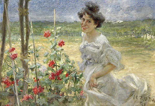 Junge Frau im Rosengarten