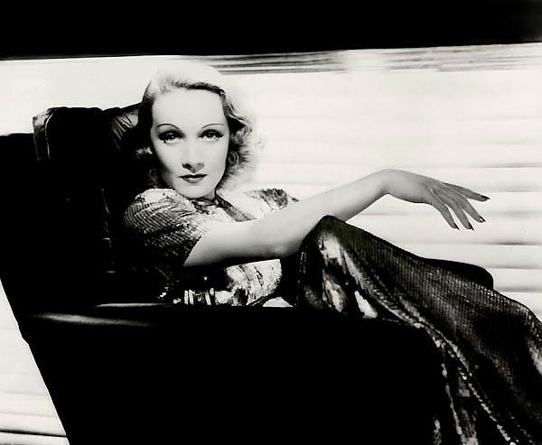 Dietrich, Marlene 22