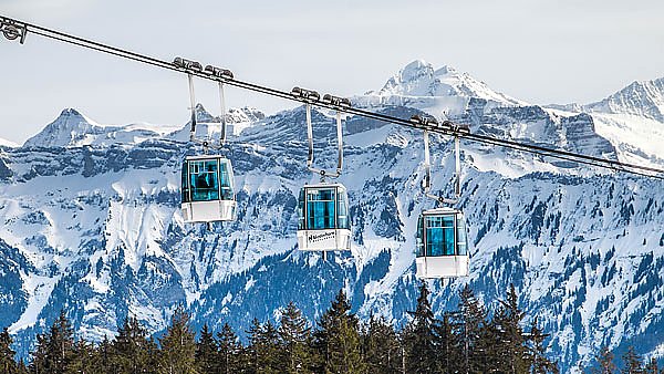 Подъемные кабинки в Швейцарских альпах