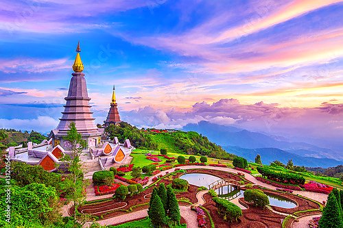 Пагода в национальном парке Дойинтанон, Таиланд