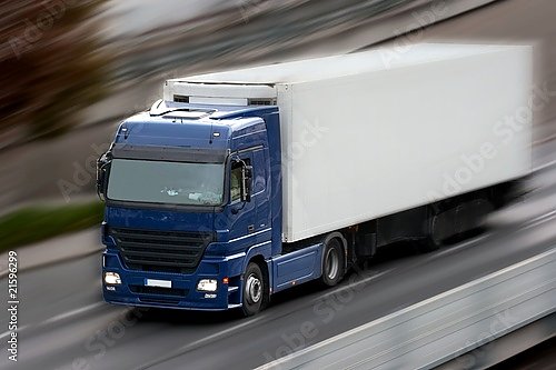 Постер Синий грузовик в движении