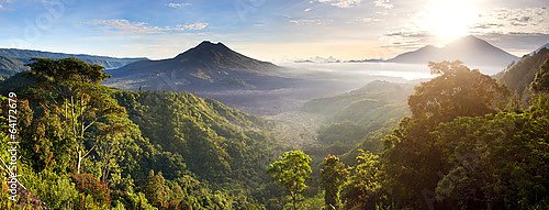 Панорама гор Батур и вулкана Агунг, Бали, Индонезия
