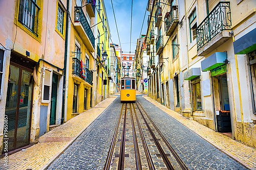 Португалия, Лиссабон. Желтый трамвай №1