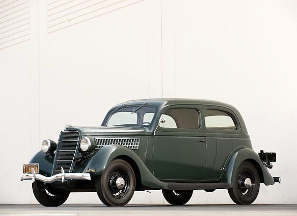 Ford V8 Standard Tudor Sedan (48) '1935