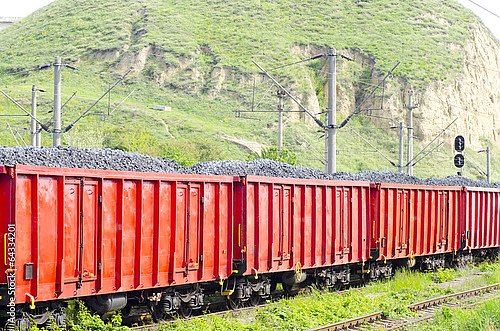 Вагоны грузового поезда с углем