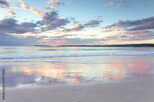 Рассвет в пастельных тонах на берегу моря, Южный Уэльс, Австралия