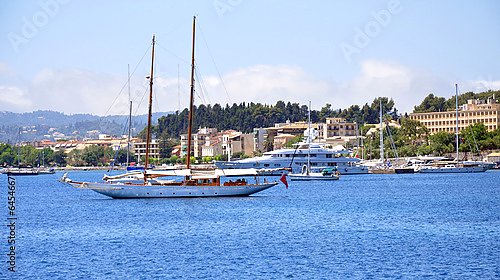 Яхта в море у берегов Греции