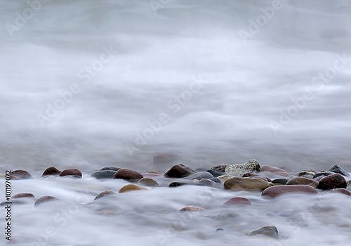 Камни на морском берегу