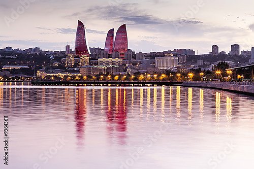 Азербайджан, Баку. Вид с набережной на вечерний город