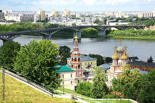 Россия, Нижний Новгород. Вид на летнюю набережную