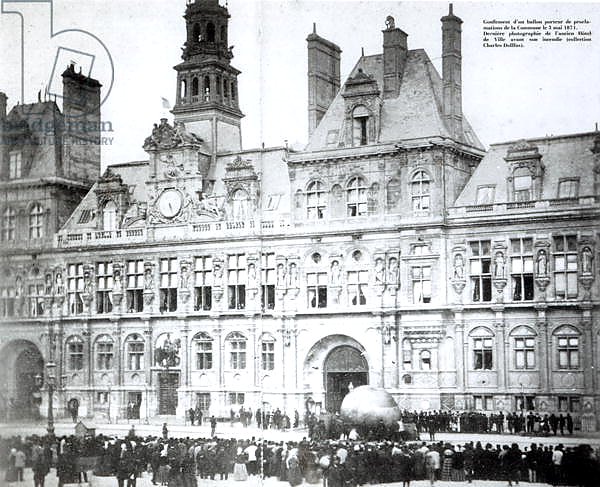 Inflating a balloon with the declarations of the Commune outside the Hotel de Ville, Paris, 1871
