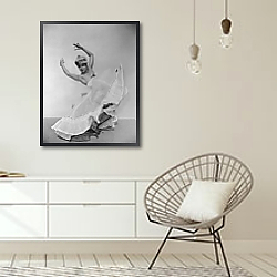 «История в черно-белых фото 956» в интерьере белой комнаты в скандинавском стиле над комодом