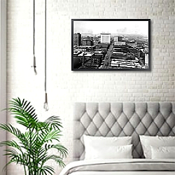 «История в черно-белых фото 491» в интерьере спальни в скандинавском стиле над кроватью