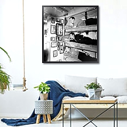 «История в черно-белых фото 81» в интерьере гостиной в скандинавском стиле над диваном