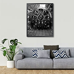 «История в черно-белых фото 593» в интерьере гостиной в скандинавском стиле с серым диваном