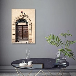 «Италия, Тоскана. Средневековый Монтереджони №3. Дверь» в интерьере современной гостиной в серых тонах