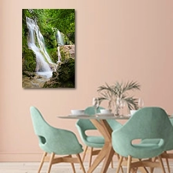 «Болгария. Крушунски водопад 2» в интерьере современной столовой в пастельных тонах