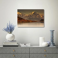 «Закат над горе Кука, Новая Зеландия» в интерьере современной гостиной с голубыми деталями