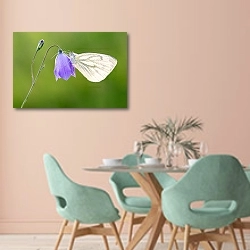 «Белая бабочка на колокольчике» в интерьере современной столовой в пастельных тонах