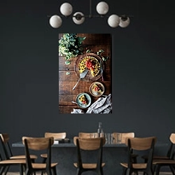 «Овощная запеканка» в интерьере столовой с черными стенами