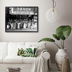 «История в черно-белых фото 1216» в интерьере светлой гостиной в скандинавском стиле над диваном