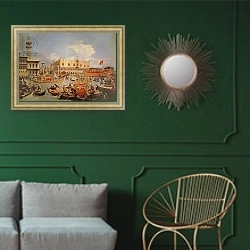 «Return of the Bucintoro on Ascension Day» в интерьере классической гостиной с зеленой стеной над диваном