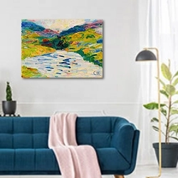 «Landschaft mit Flusslauf» в интерьере современной гостиной над синим диваном
