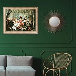 «Autumn» в интерьере классической гостиной с зеленой стеной над диваном