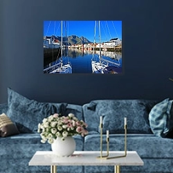 «Деревушка  Хеннингсваер. Норвегия» в интерьере современной гостиной в синем цвете