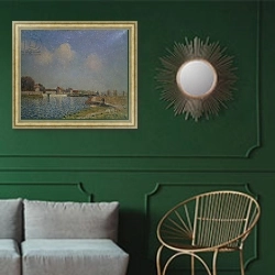 «The Loing at Saint-Mammes, 1885» в интерьере классической гостиной с зеленой стеной над диваном