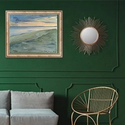 «The Beach, Skagen, 1902» в интерьере классической гостиной с зеленой стеной над диваном