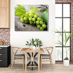 «Гроздь белого винограда на деревянном столе» в интерьере кухни с кирпичными стенами над столом