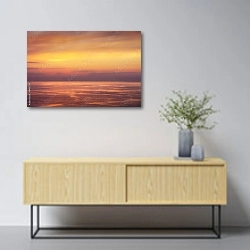 «Морской пейзаж с оранжевым закатом» в интерьере в скандинавском стиле над тумбой