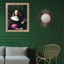 «Портрет поэта» в интерьере классической гостиной с зеленой стеной над диваном