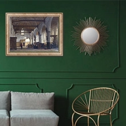 «Интерьер Бекенесскерк, Хаарлем» в интерьере классической гостиной с зеленой стеной над диваном