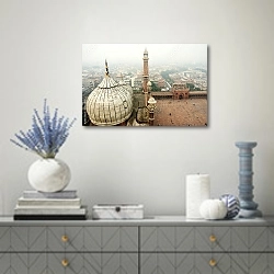 «Индия, Дели. Вид с главной мечети» в интерьере современной гостиной с голубыми деталями